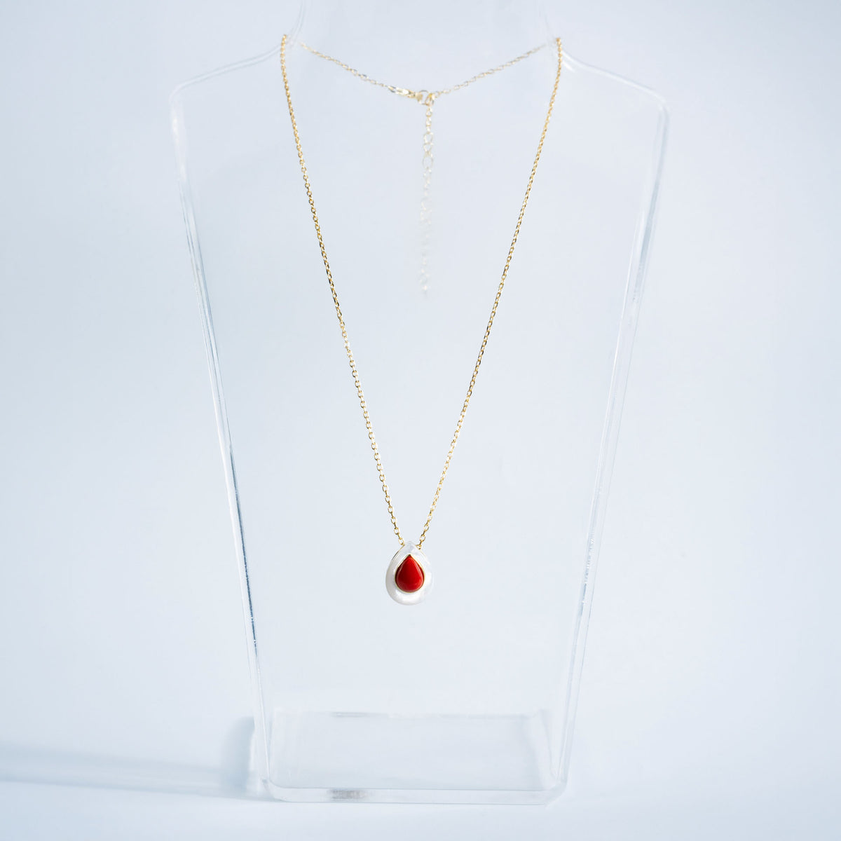 Collana oro con madreperla e corallo