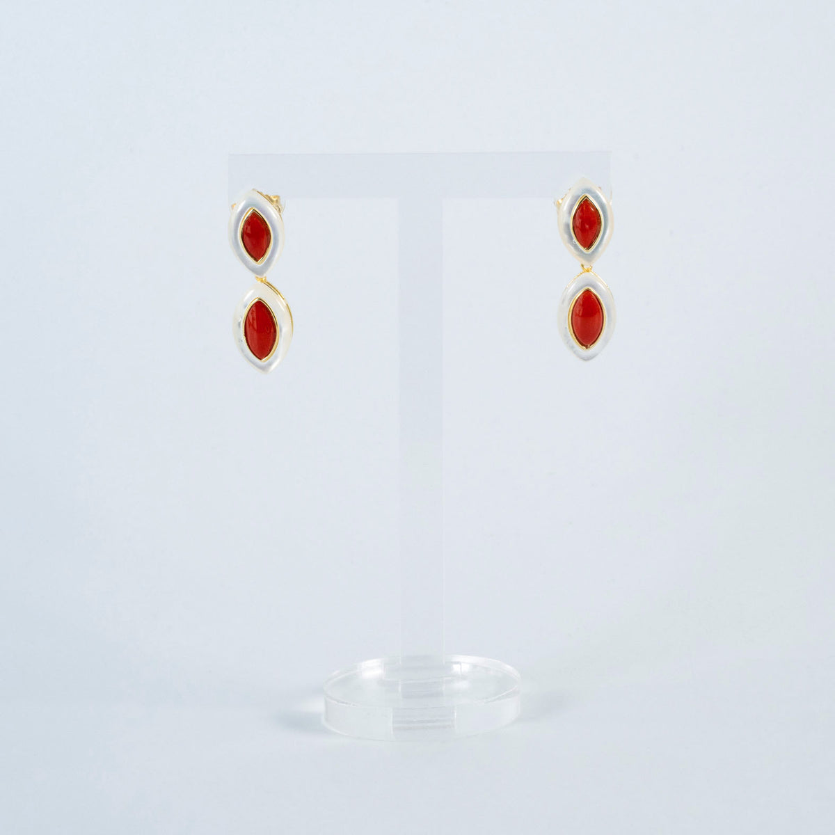 Orecchini oro con madreperla e corallo rosso