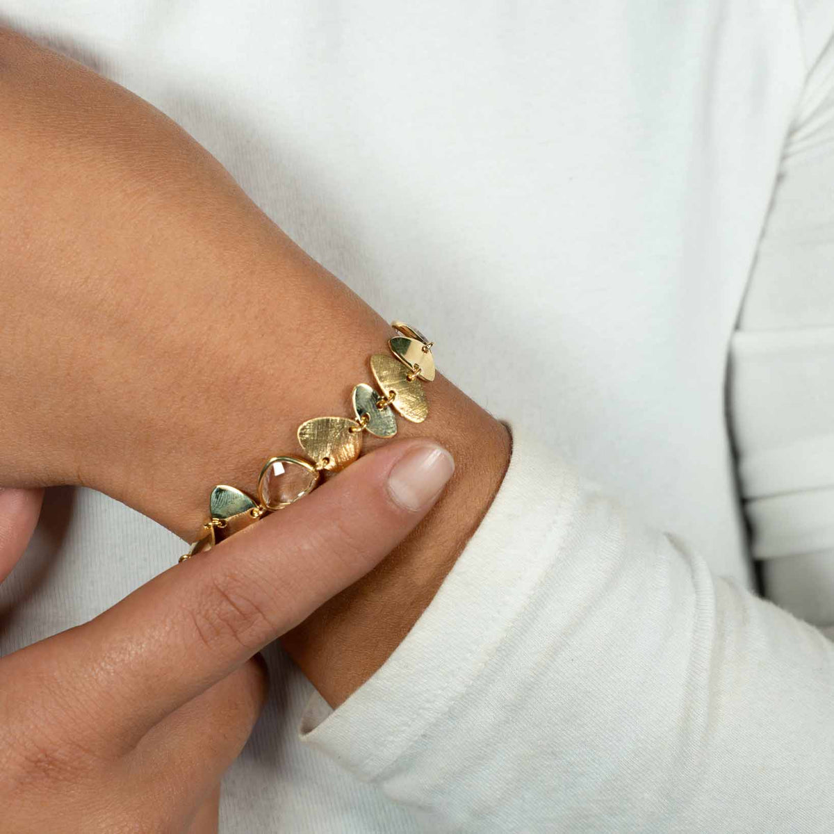Bracciale oro satinato e lucido con quarzi