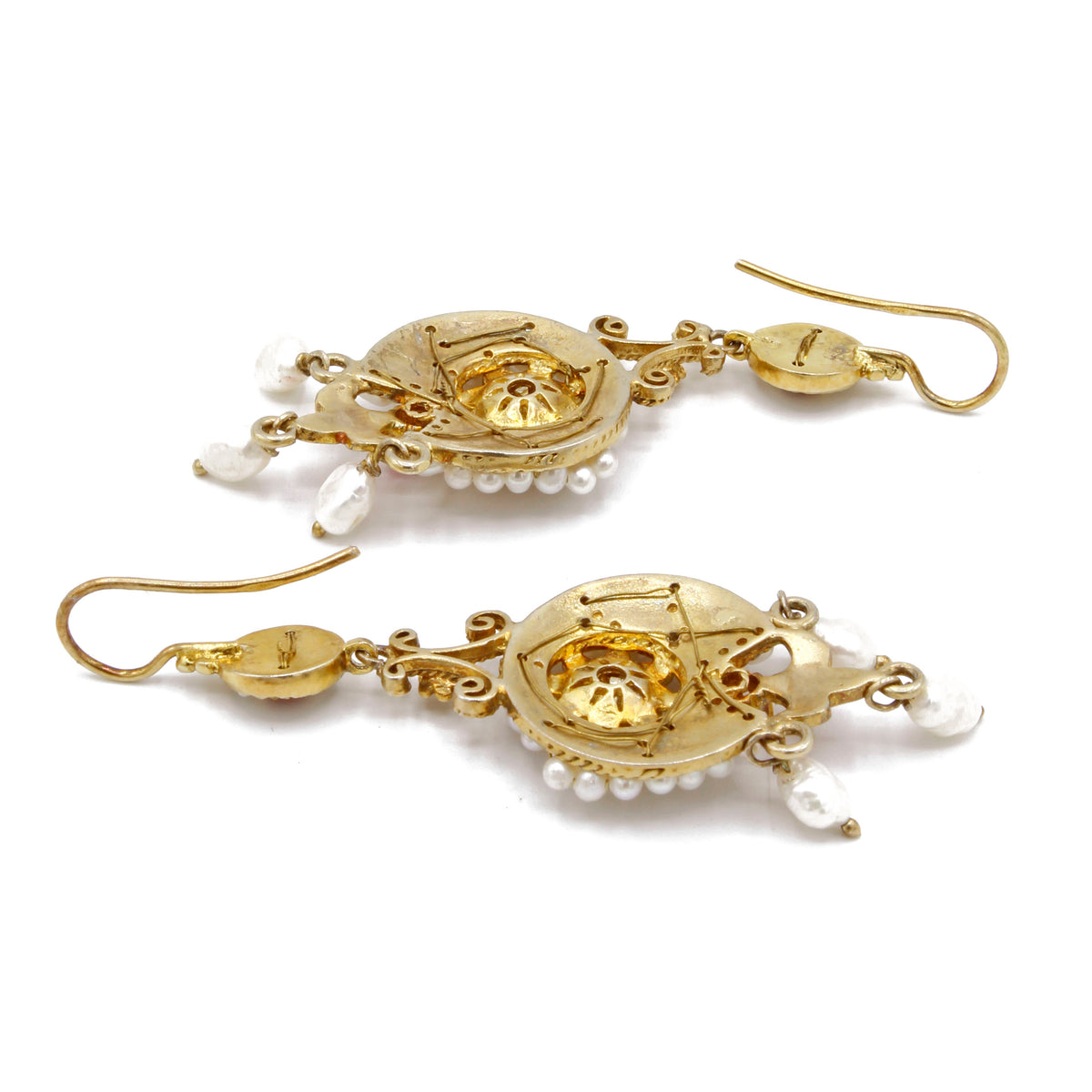 Orecchini in argento placcato oro con micro perle e smalto