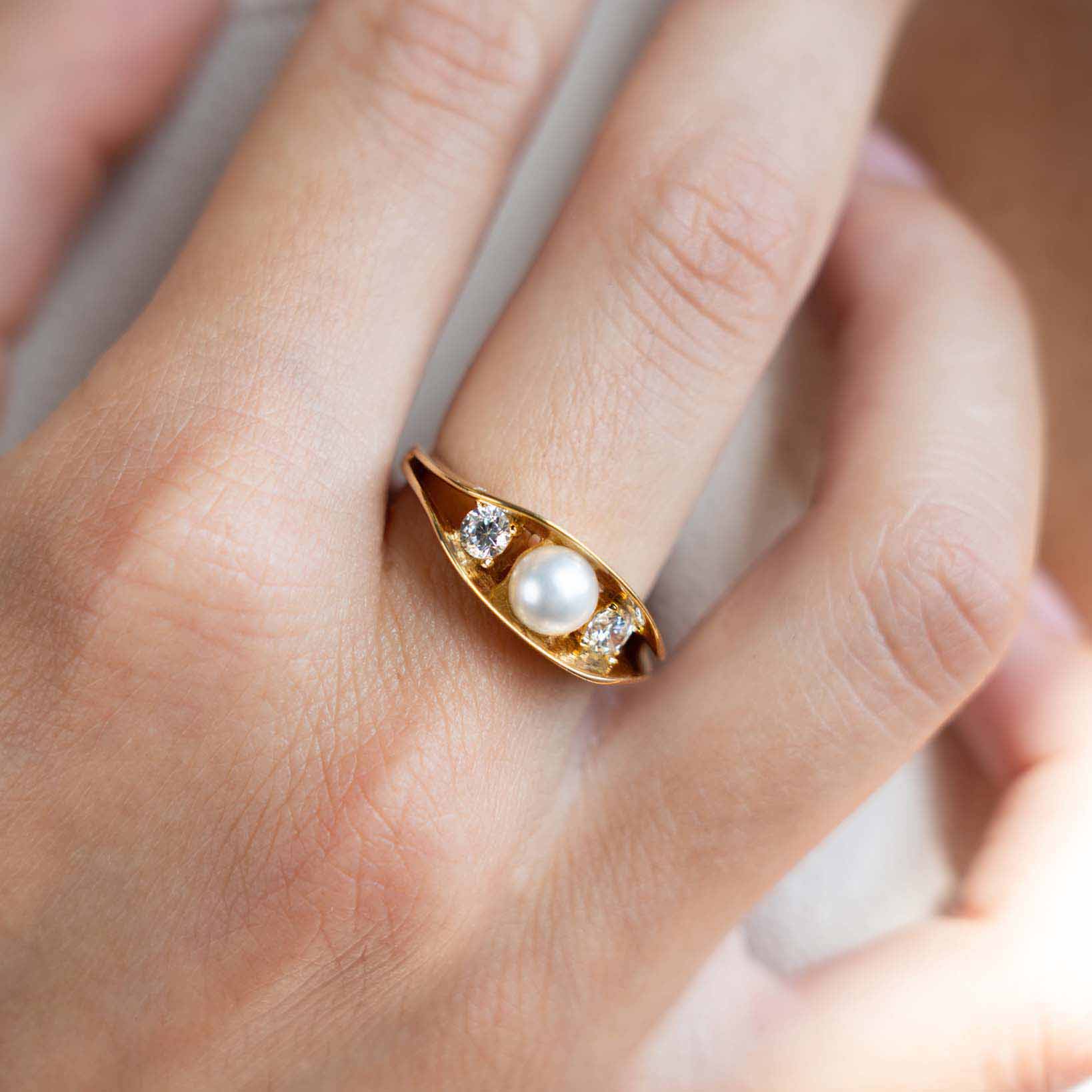 Anello con perla e zirconi