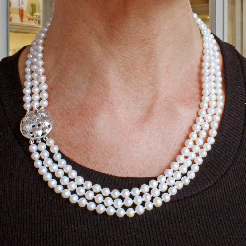 Collana a tre fili di perle di acqua dolce