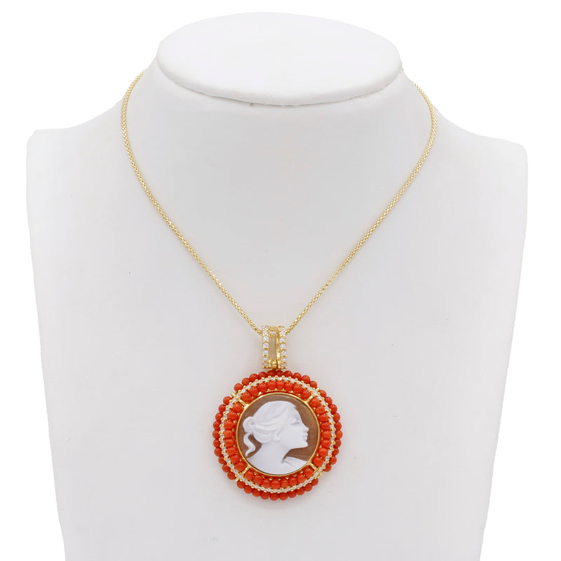 Collana con catena e ciondolo con corallo rosso italiano e cammeo