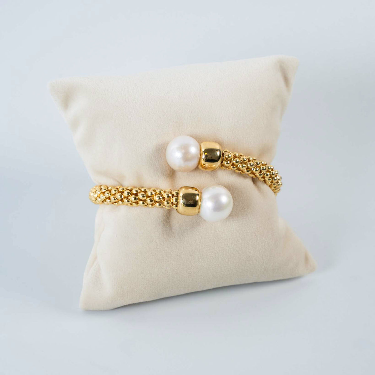 Bracciale semirigido in argento 925 con perle