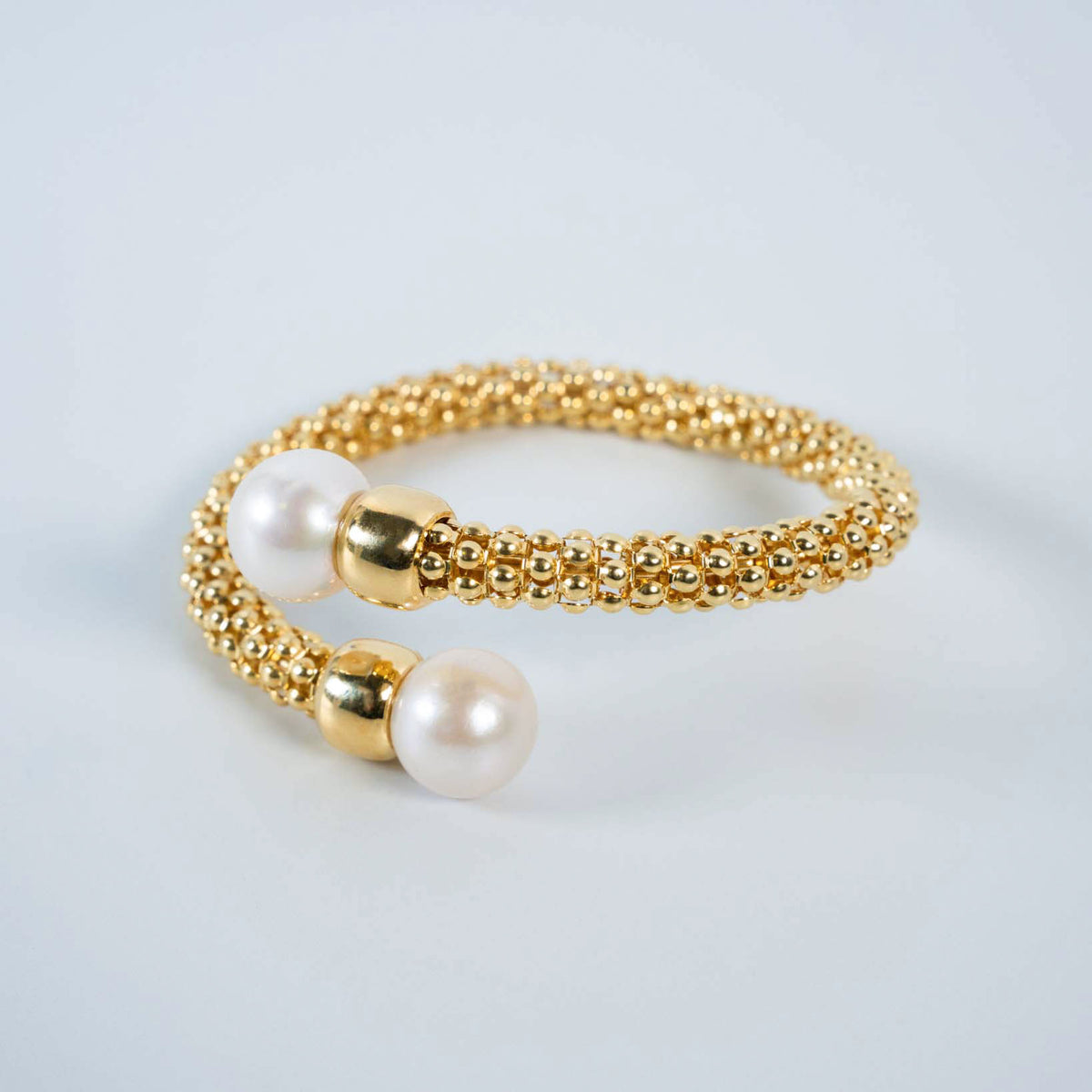 Bracciale semirigido in argento 925 con perle