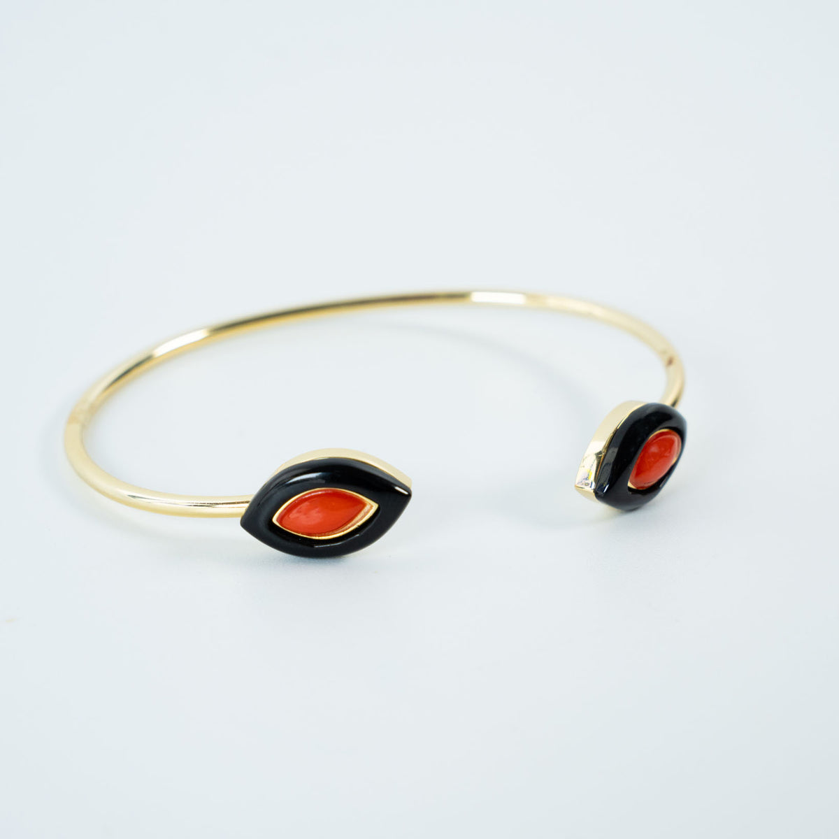 Bracciale rigido in argento 925 con corallo rosso e onice
