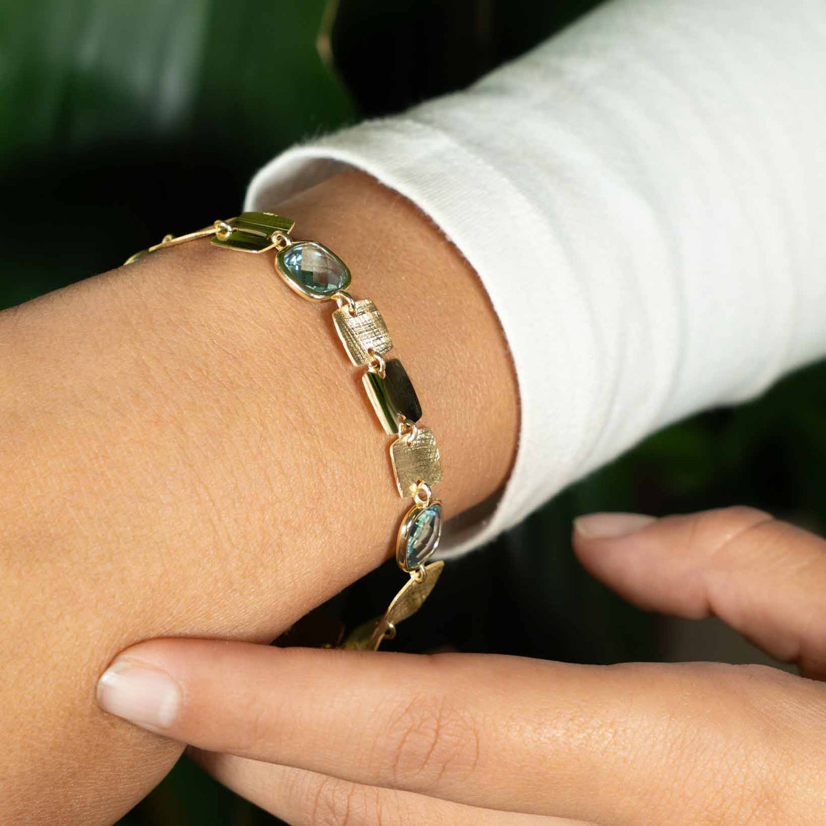 Bracciale oro con quarzi azzurri