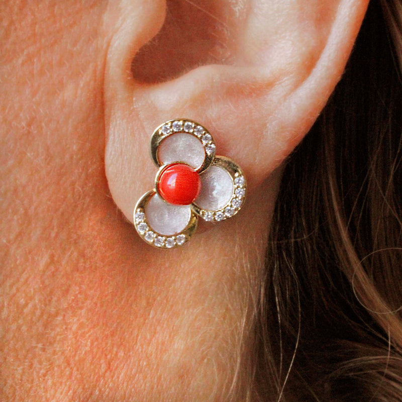 Orecchini con corallo rosso italiano e madreperla e zirconi 