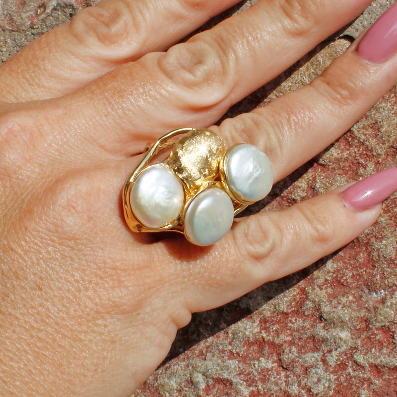 Anello con tre perle di acqua dolce