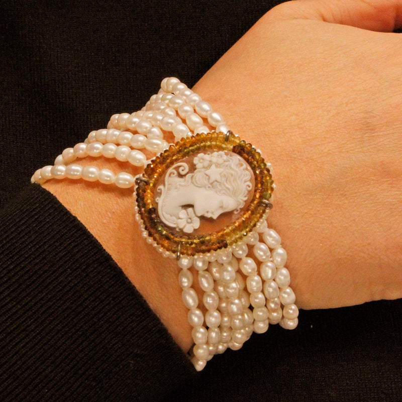 Bracciale con perle cammeo e tormaline