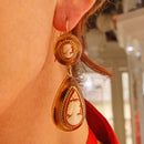 Orecchino lungo con bachelite e cammeo in argento