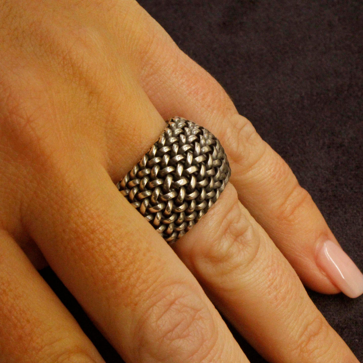 Anello a fascia in argento brunito stile etnico