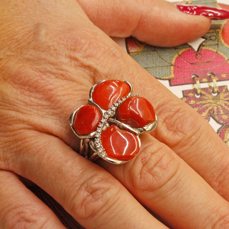 Anello argento con corallo rosso italiano e zirconi