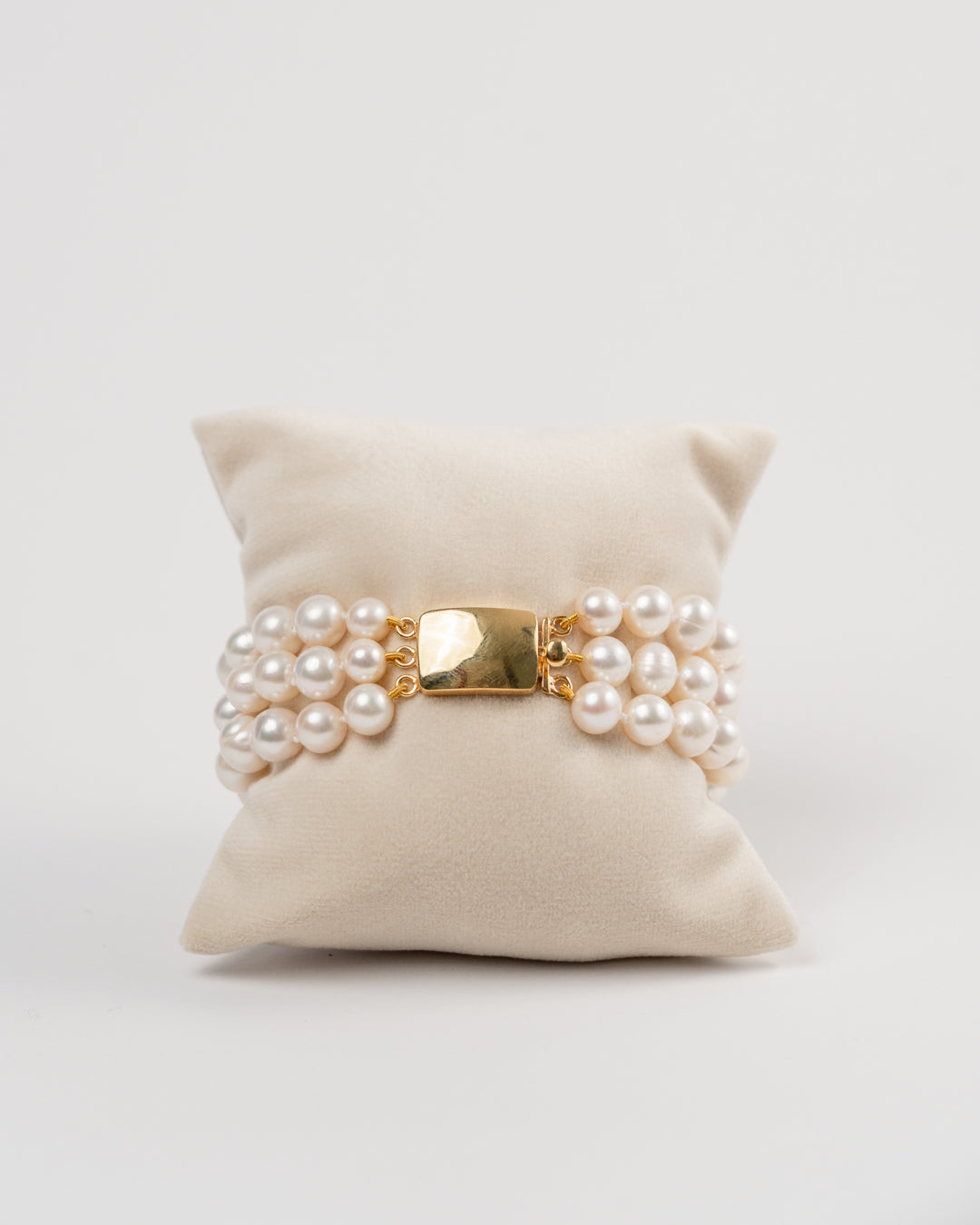 Bracciale a tre fili di perle di acqua dolce