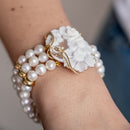 Bracciale a tre fili di perle di acqua dolce e cammeo inciso a mano