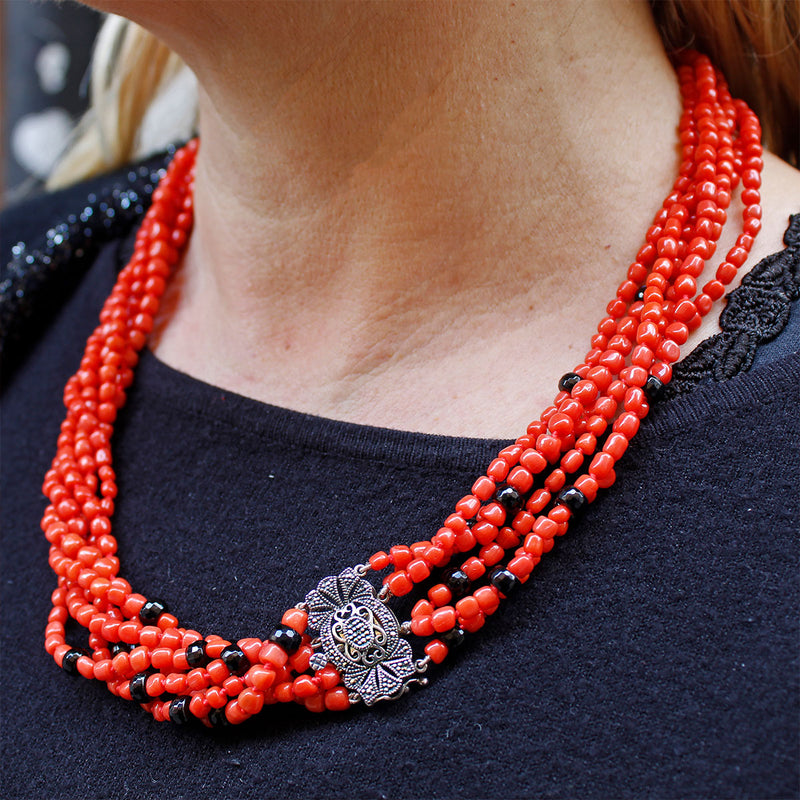 Collana in corallo e onice