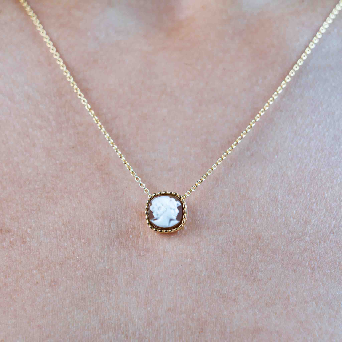 Collana con ciondolo con cammeo