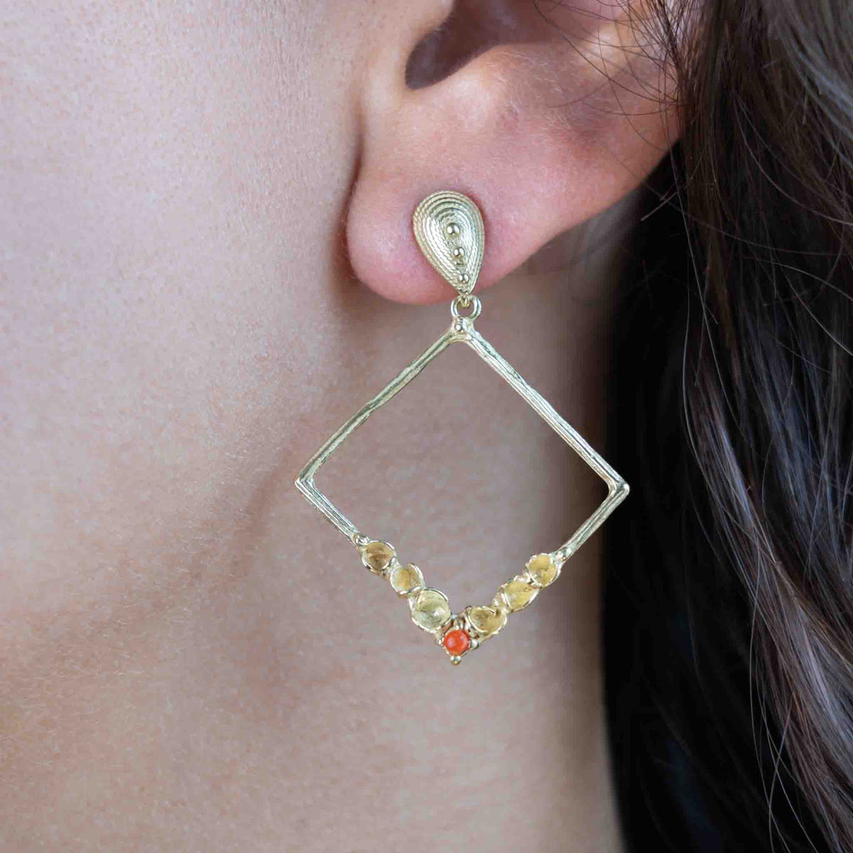 Orecchini stile etrusco con corallo