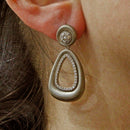 Orecchini argento satinato con zirconi