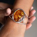 Bracciale rigido in ambra naturale