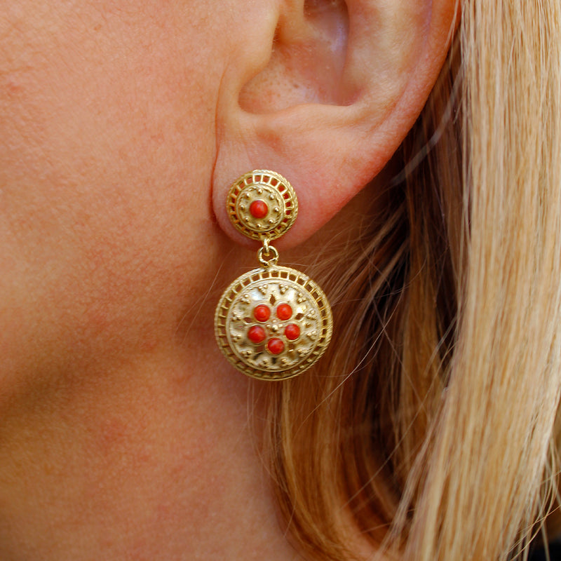 Orecchini in stile etrusco con corallo rosso