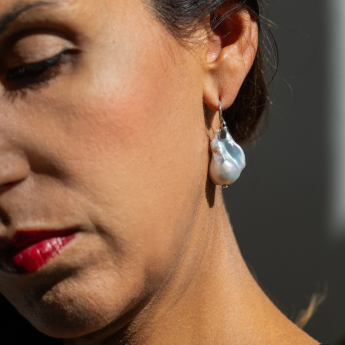 Orecchini con perla barocca