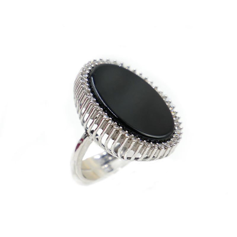 Anello in argento con onice e zirconi incastonati a griffe