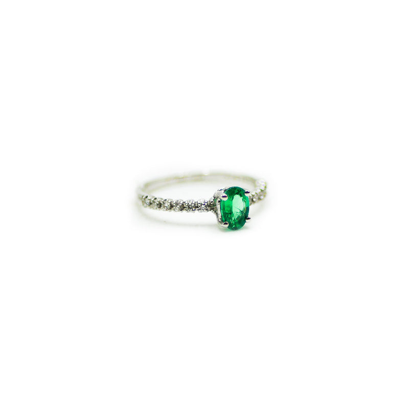Anello smeraldo e diamanti incastonati