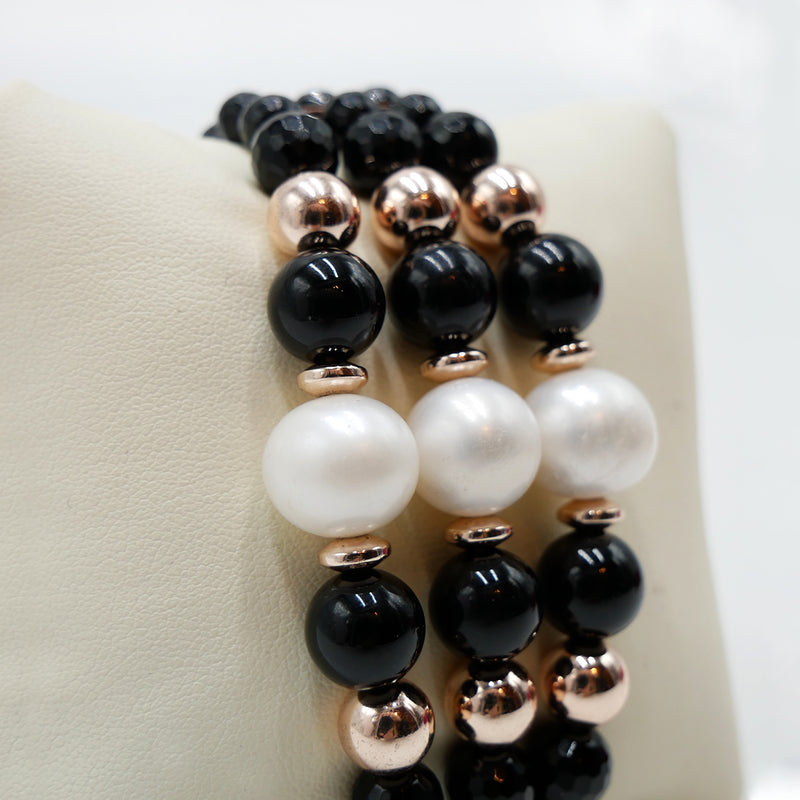 Bracciale elastico con onice perle e quarzi