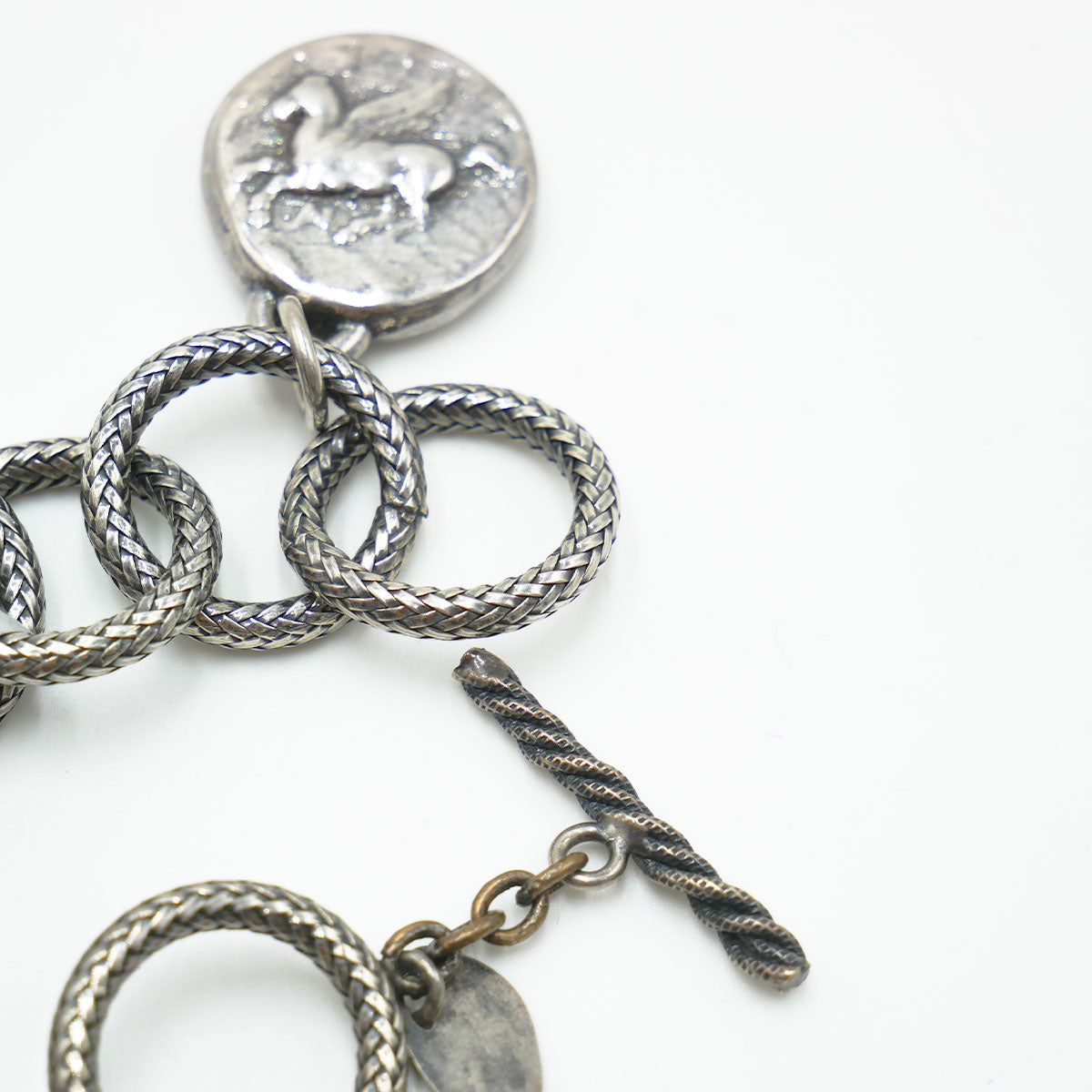 Bracciale in argento brunito con monete