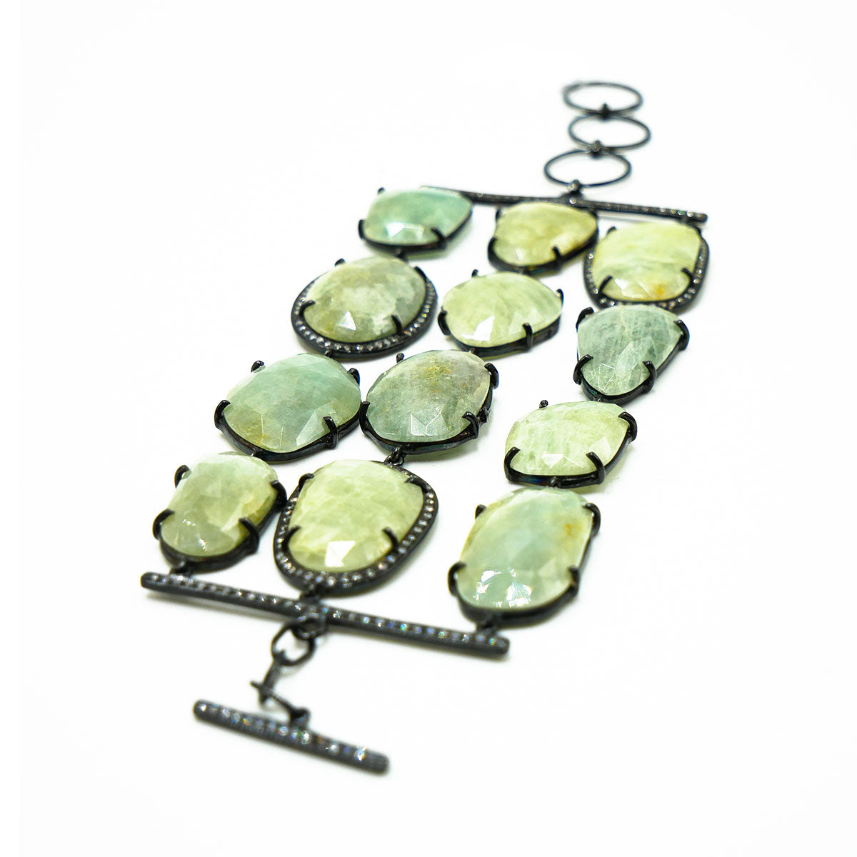 Bracciale in argento nero con pietre verdi