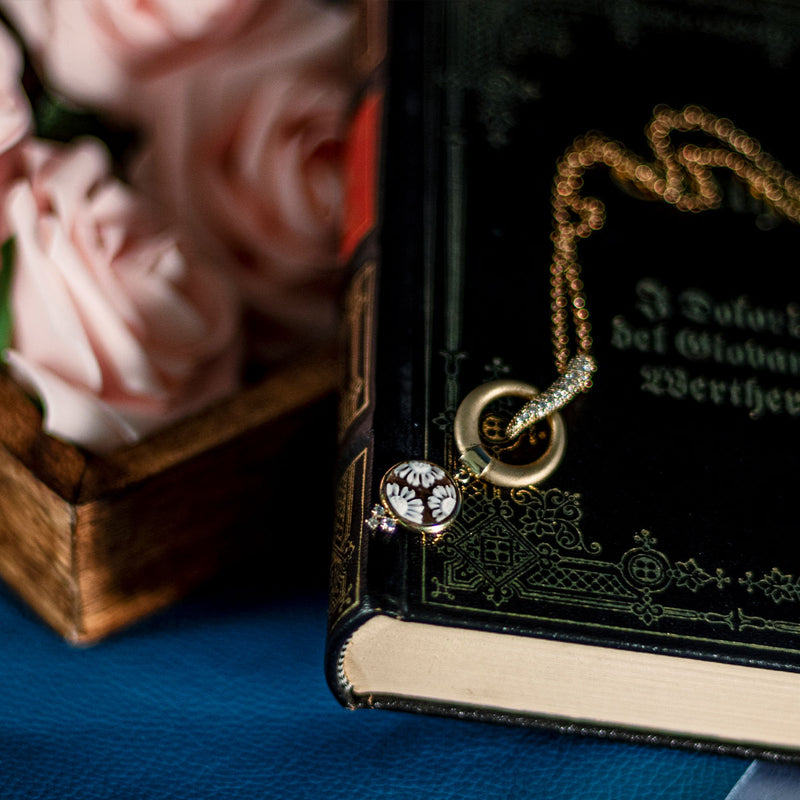 Collana con ciondolo di cammeo