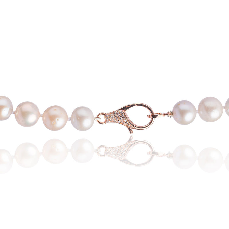 Collana di perle acqua dolce con fermatura placcata oro rosa e zirconi