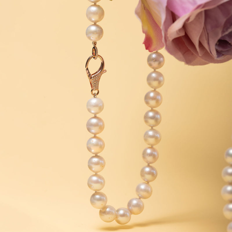 Collana di perle acqua dolce con fermatura placcata oro rosa e zirconi