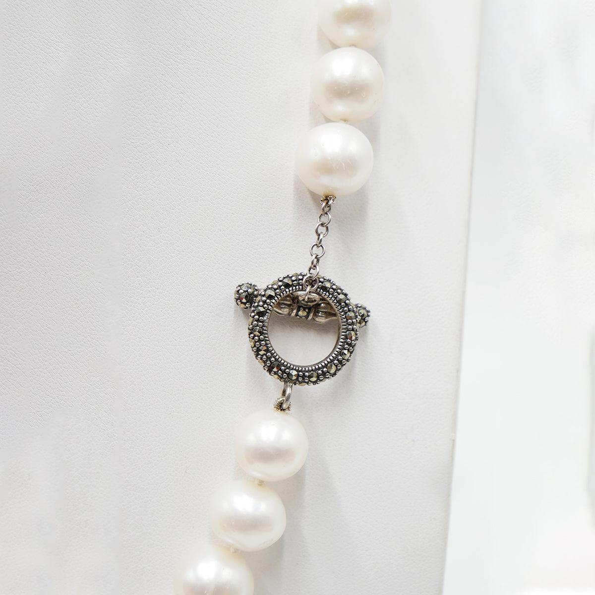 Collana di perle e marcassite