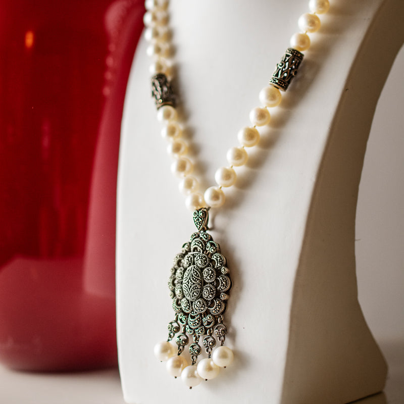 Collana in stile antico con perle e marcassiti