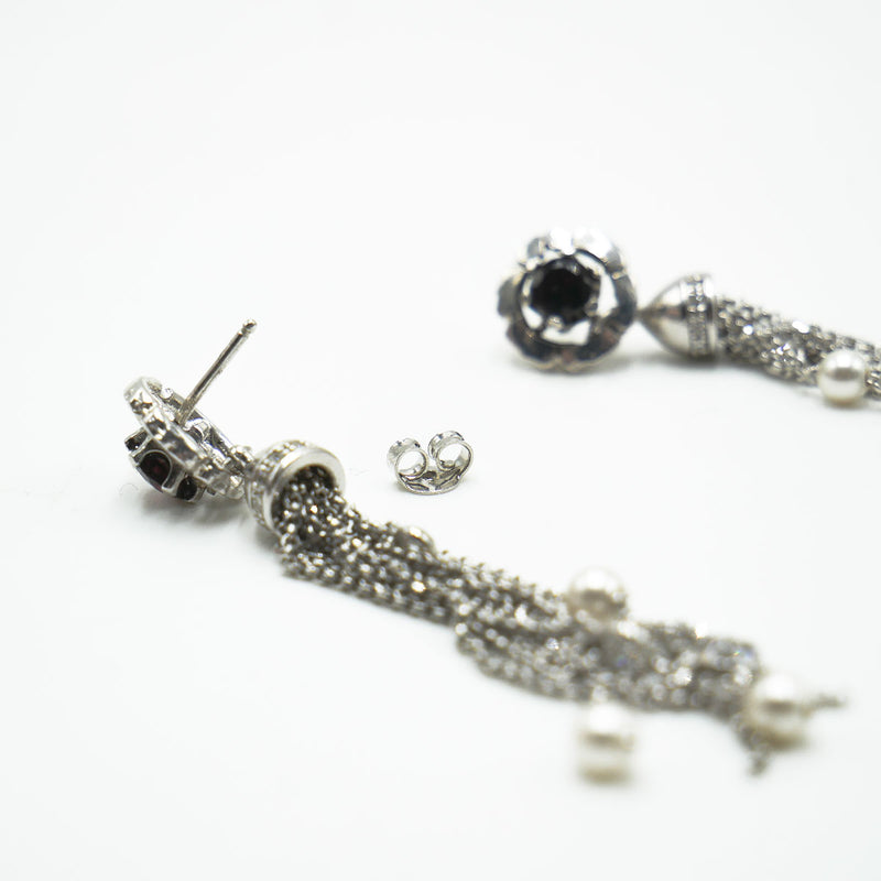Orecchini in argento granato e perle