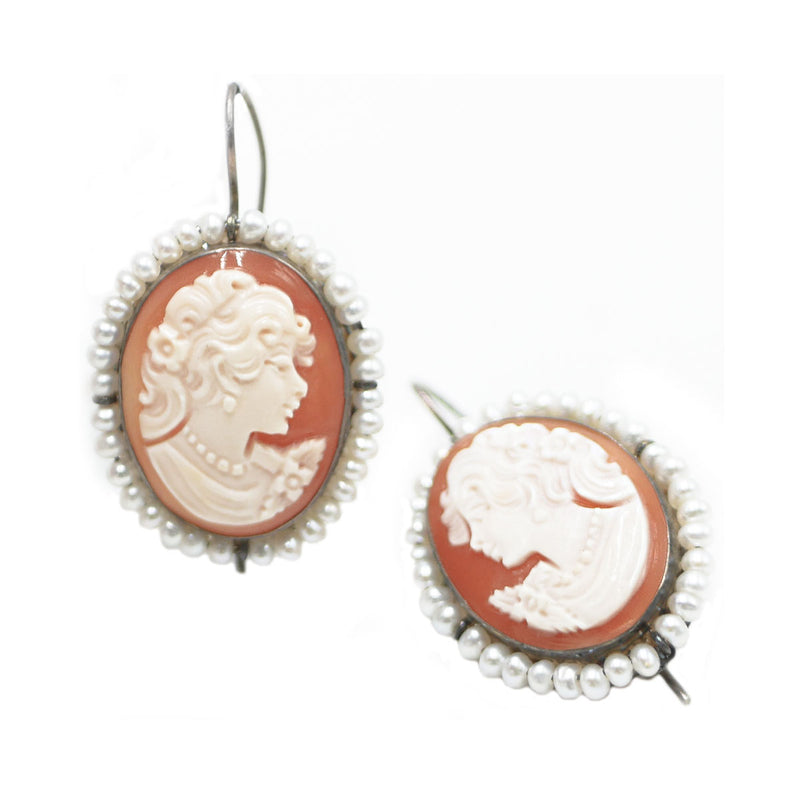 Orecchini in perle barocche e argento rodiato Orecchini in perle barocche e argento rodiato