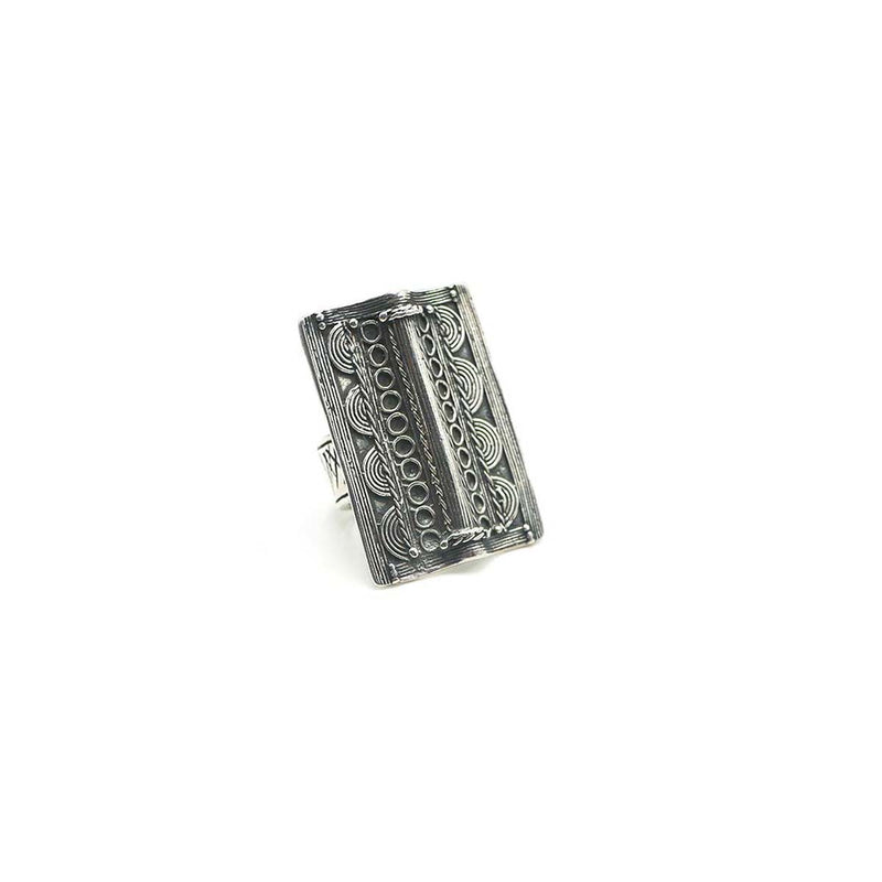 Anello in argento brunito stile etnico