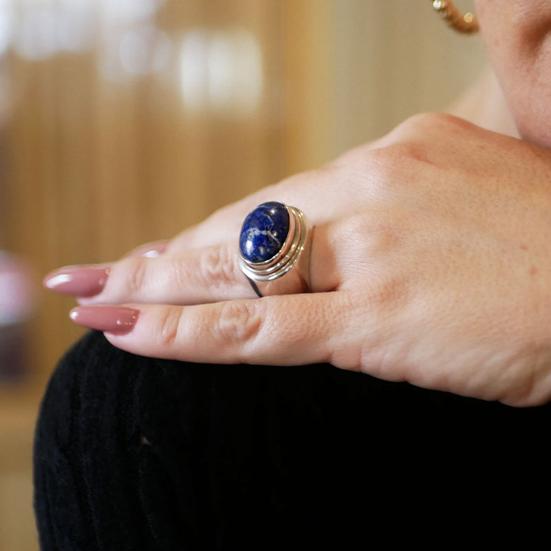 Anello con pietra di lapislazzuli