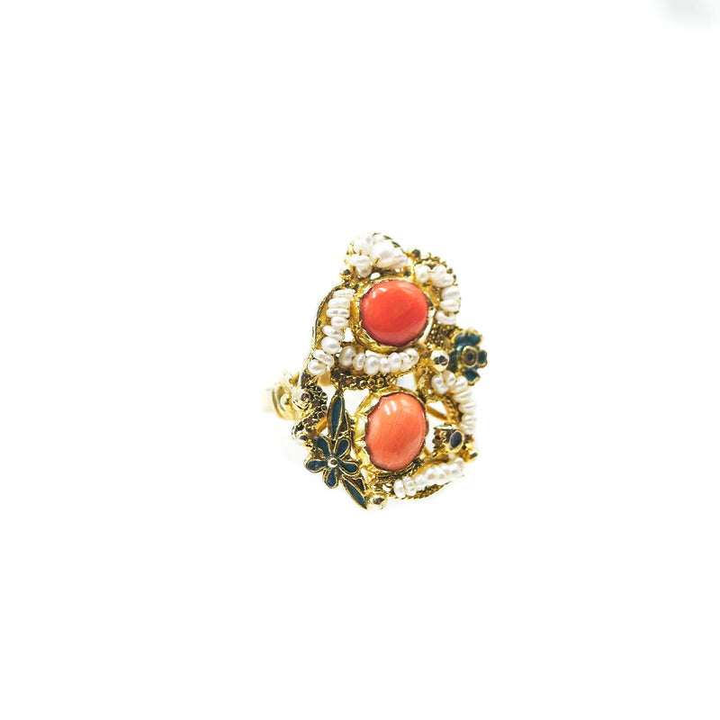 Anello stile antico con corallo, smalto verde e perle keshi