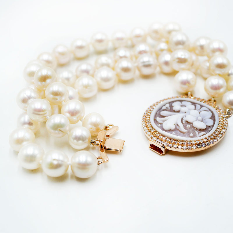 Bracciale a 3 fili di perle e cammeo