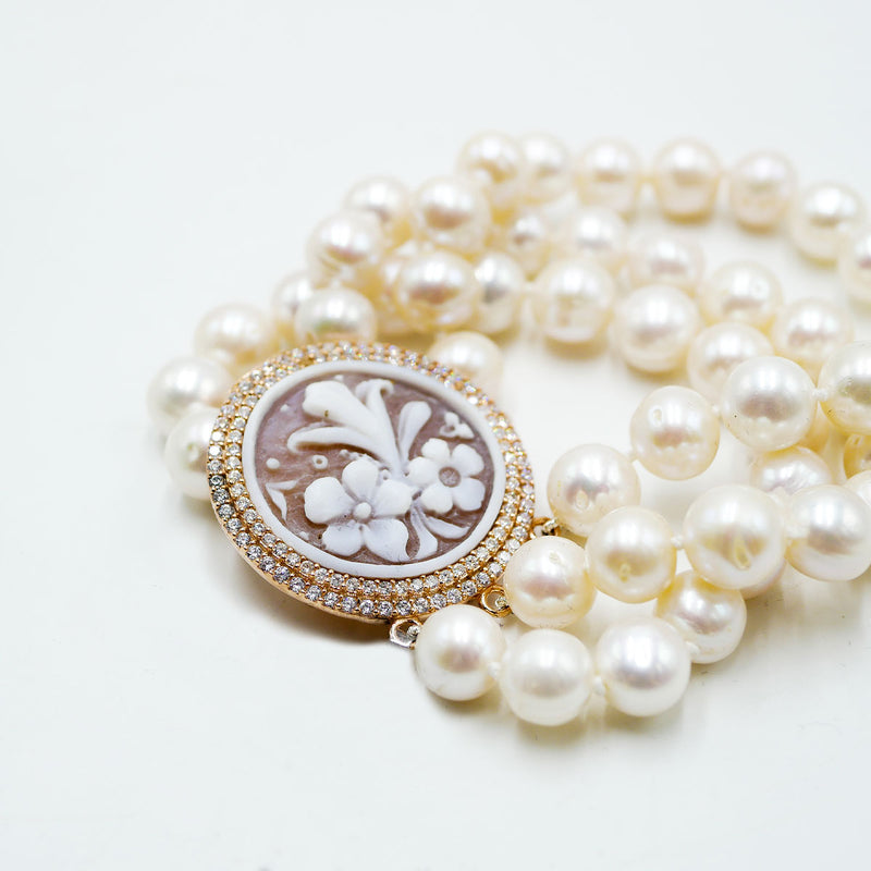 Bracciale a 3 fili di perle e cammeo