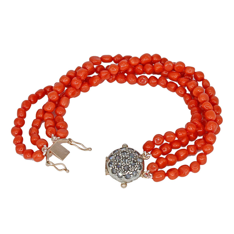 Bracciale a 4 fili in corallo con fermatura in argento e zirconi