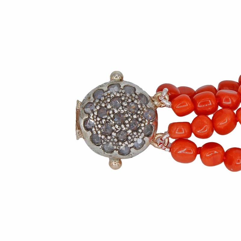Bracciale a 4 fili in corallo con fermatura in argento e zirconi