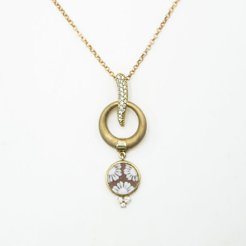 Collana con ciondolo di cammeo