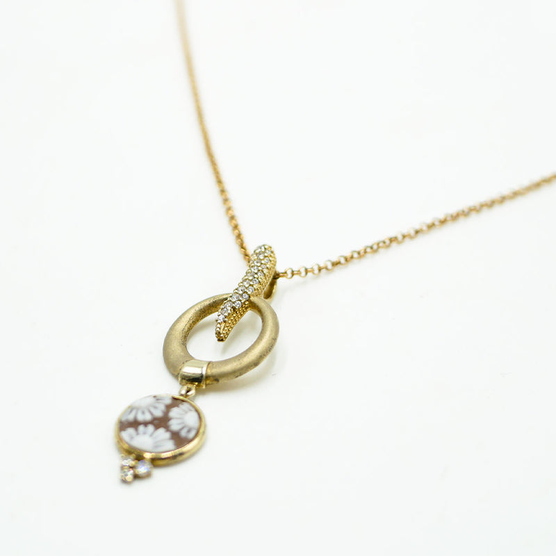 Collana con ciondolo di cammeo