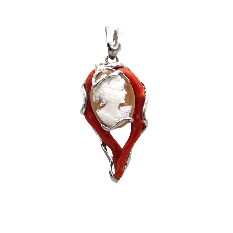 Ciondolo con corallo rosso e cammeo in argento
