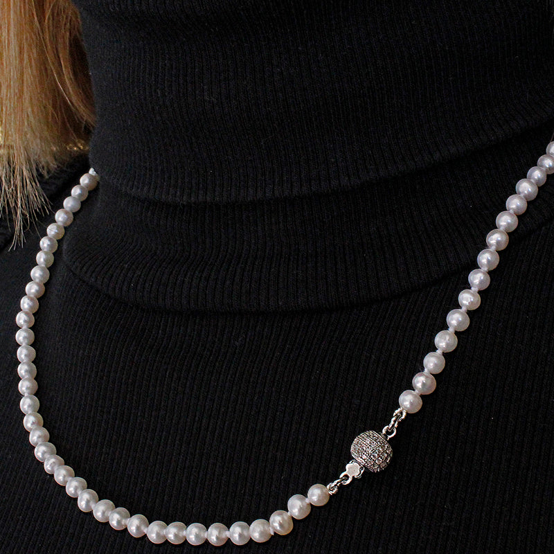 Collana perle con chiusura in argento e zirconi