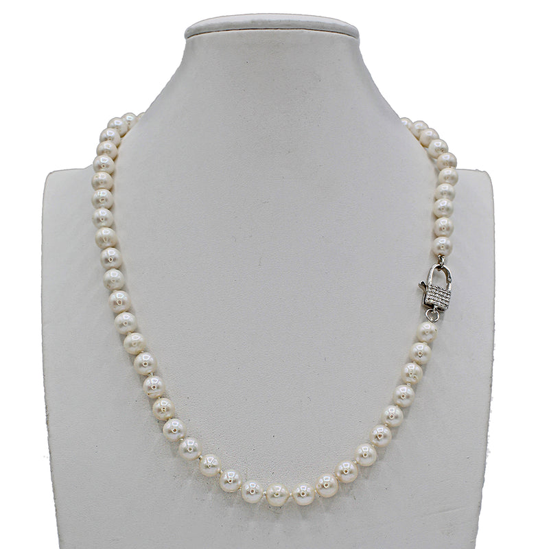 Collana di perle con chiusura con zirconi